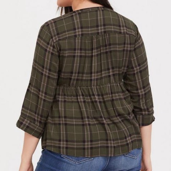 Torrid Babydoll Rayon Twill button Front Top Size 2 - Picture 4 of 9